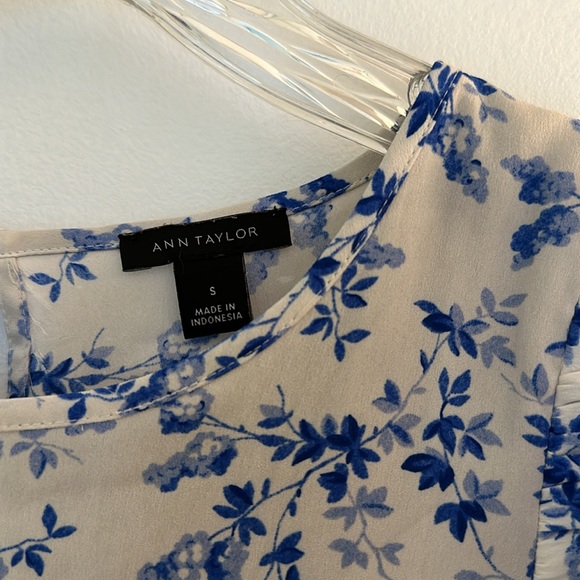 Ann Taylor Short Sleeve Blouse, Small - Picture 2 of 4